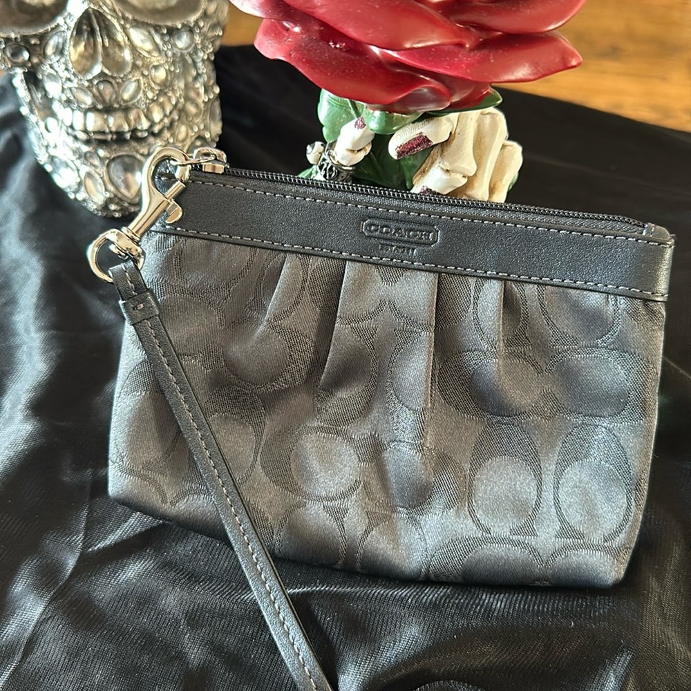 🩶Coach Wristlet🩶